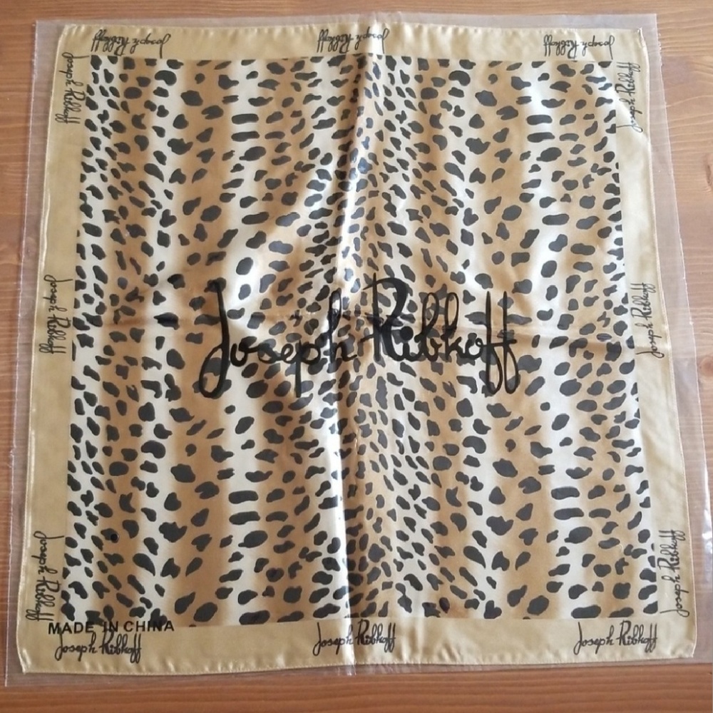 Joseph Ribkoff Leopold scarf